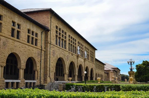 Vue latérale de la façade nord du bâtiment de l'Université Stanford à Palo Alto, Californie Photos De Stock Libres De Droits