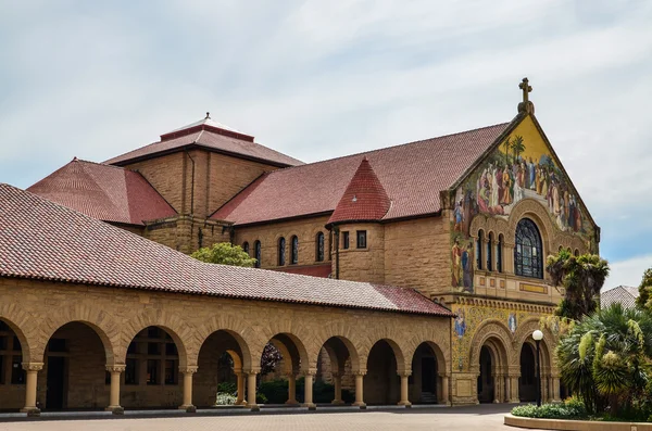 Sideview av norra fasad av Gedächtniskirche Stanford i Palo Alto i Kalifornien (Usa) Stockbild