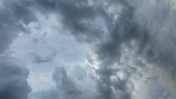Timelapse Donkere Lucht Wolk Achtergrond Gezwollen Pluizig Witte Wolken Hemel — Stockvideo