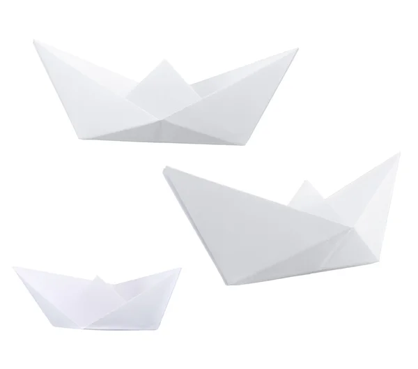 Tre papper båtar isolerade över vita — Stockfoto