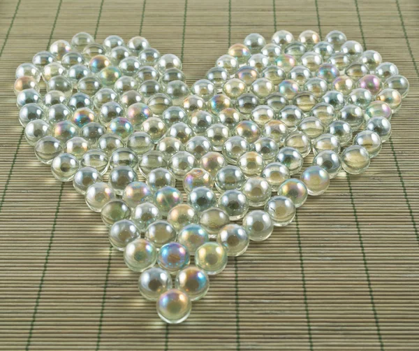 Forma de corazón de bolas transparentes — Foto de Stock