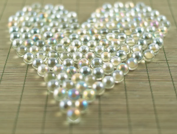 Forma de coração de bolas transparentes — Fotografia de Stock