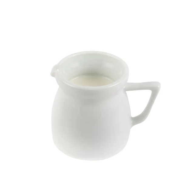 Pichet à lait en céramique blanche égout isolé — Photo