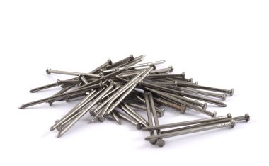 metal çiviler izole yığını