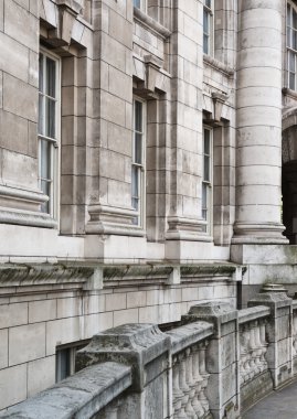 beyaz taş tarihi bir bina