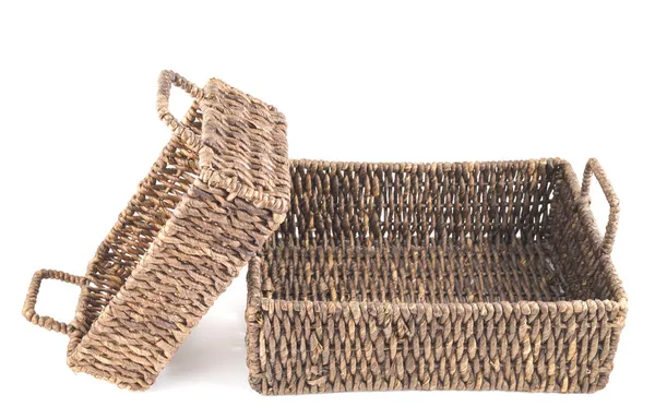 izole iki kahverengi hasır sepet