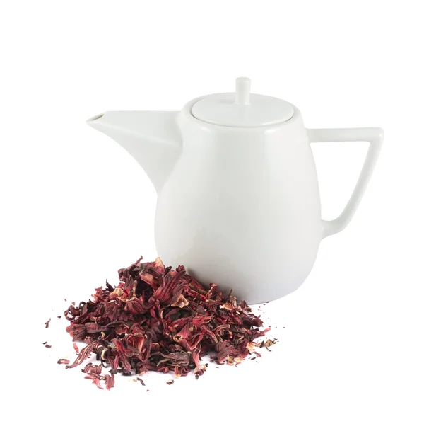 Ceramiczny czajnik dalej na stos z herbatą na białym tle — Zdjęcie stockowe