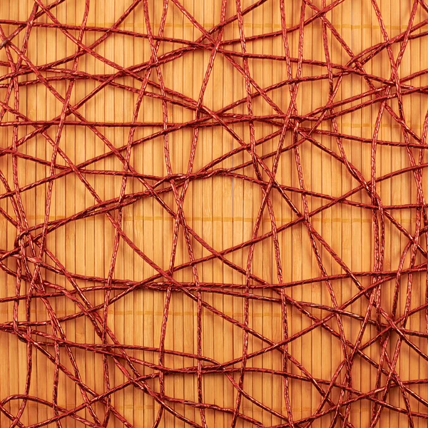 Bambu hasır kırmızı iplik ile kaplı — Stok fotoğraf