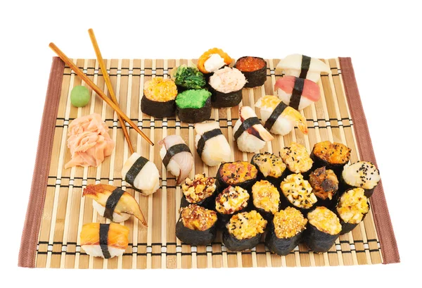 Nigirizushi 和烤的寿司组成 — 图库照片