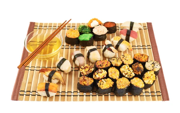 Nigirizushi i skład pieczone sushi — Zdjęcie stockowe