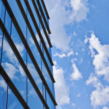 Gökyüzü yansıma binanın Windows