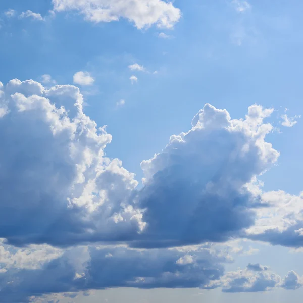 Nubes en el cielo azul —  Fotos de Stock