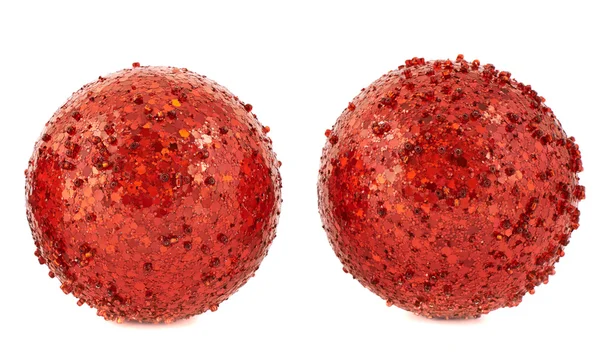 Красные рождественские украшения шары изолированы — стоковое фото