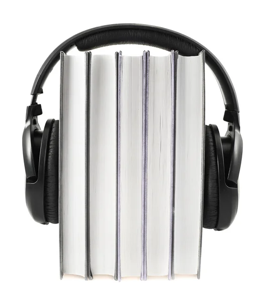 Книги з навушниками на ізольованих — стокове фото