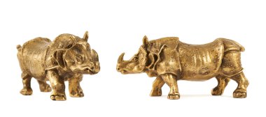 Gergedan gergedan heykel izole