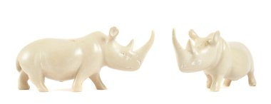 Gergedan gergedan heykel izole