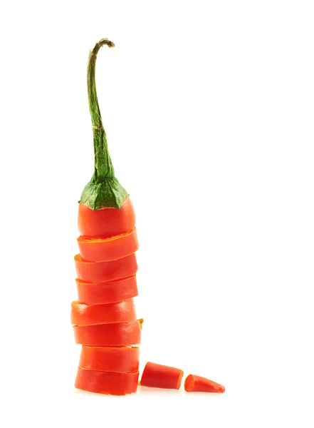 Gesneden in stukken chili peper geïsoleerd — Stockfoto