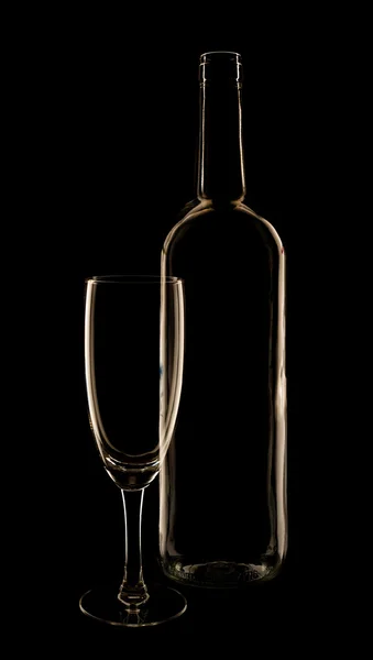 玻璃和葡萄酒瓶 — 图库照片