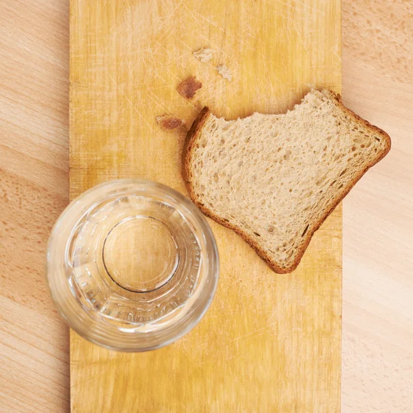 Sklenice vody a chleba — Stock fotografie