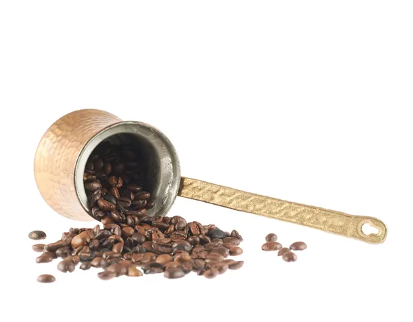 Cezve aus Kupfer und Kaffeebohnen — Stockfoto