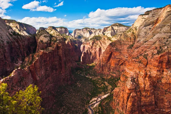 Bellissimo paesaggio nel Parco Nazionale di Sion, Utah — Foto Stock