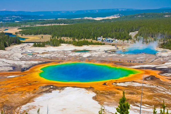 A mundialmente famosa Grande Primavera Prismática no Parque Nacional Yellowstone — Fotografia de Stock