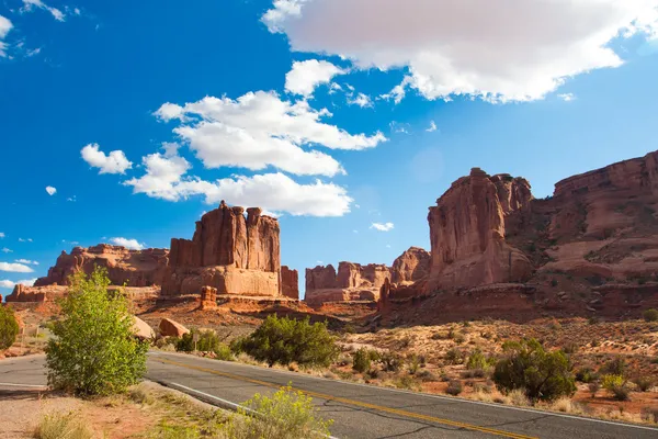 Desert Road en el Parque Nacional Arches, Utah — Foto de Stock