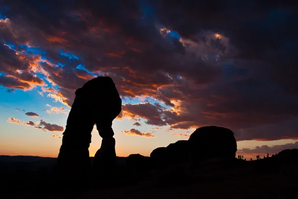 Widmen Bogen Sonnenuntergang im Bogen Nationalpark, utah — Stockfoto