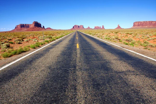 El clásico paisaje occidental en Monument Valley, Utah — Foto de Stock