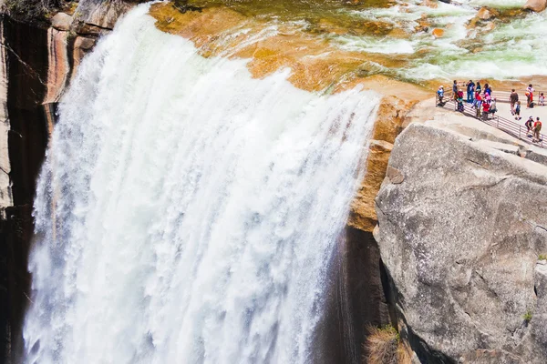 Vernal su yosemite national park, Kaliforniya'da düşmek