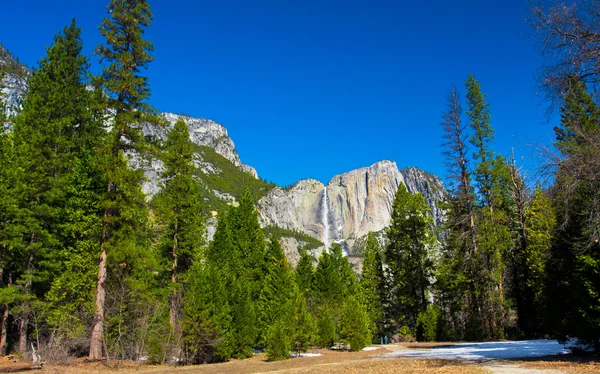 Gyönyörű táj, a Yosemite Nemzeti Park, Kalifornia — Stock Fotó