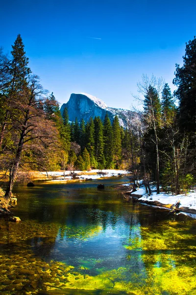 Half Dome Rock, das Wahrzeichen des Yosemite-Nationalparks in Kalifornien Stockbild