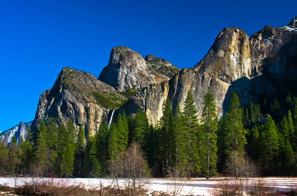 Cataratas de Bridalveil en Parque Nacional yosemite, california — Stok fotoğraf