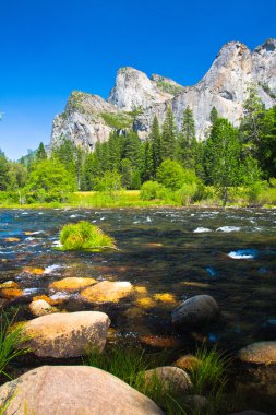 üç kardeş rock ve yosemite Milli Parkı, california merced Nehri