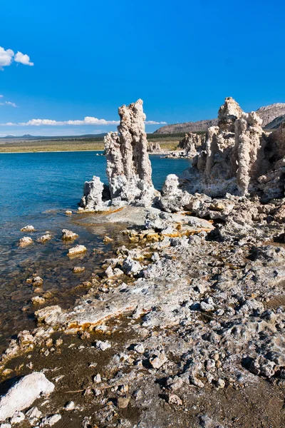 Tufa formáció Kaliforniában, Mono-tó — Stock Fotó