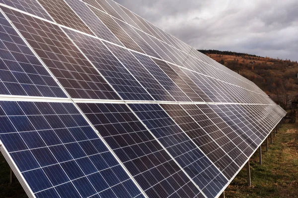 Solární Panely Poli Sluneční Farma Obloze Pozadí — Stock fotografie