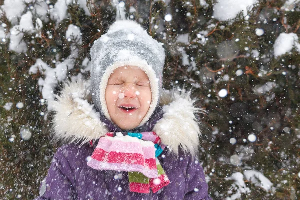 Winterwandern Schneefall Schneeflocken Gesicht Kinder Winter Winterkindporträt Freien Aktivitäten Verschneiten — Stockfoto