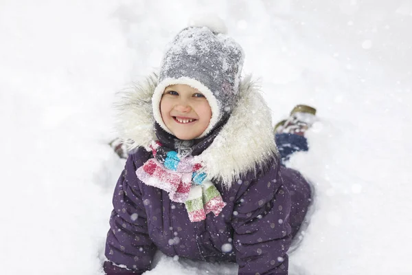Criança Inverno Neve Férias Ativas Inverno Inverno Alegre Caminhada Felicidade — Fotografia de Stock