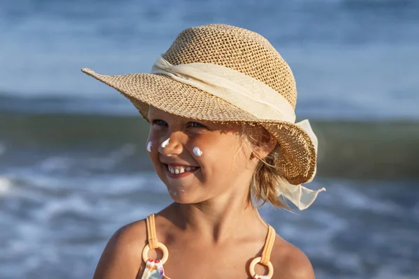 Sea Child Portrait Smiling Little Girl Happy Kid Sea Beach — Fotografia de Stock