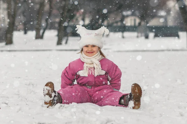 Aktivurlaub Winter Kinder Winter Kinder Snowpark Winterkindglück Mädchen Lustigen Hut — Stockfoto