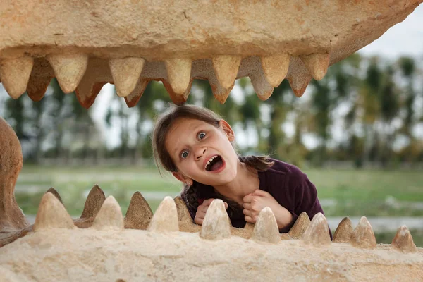 Little Girl Dinosaur Mouth Dino Park Children Play Dinosaur Park — Fotografia de Stock