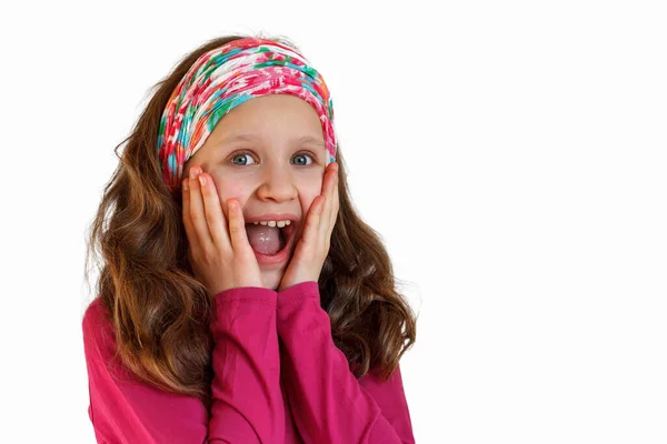 Piękna Zszokowana Zaskoczona Dziewczynka Krzyczy Piękno Nastolatek Falistą Fryzurę — Zdjęcie stockowe