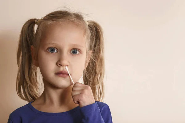 Test Obecność Wirusa Corona Szybki Test Nosa Dziecko — Zdjęcie stockowe