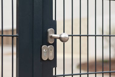 Metal Çitin Kapısı Kilidi. Modern Ev Kapı Kolu. Kapı tokmağı. 