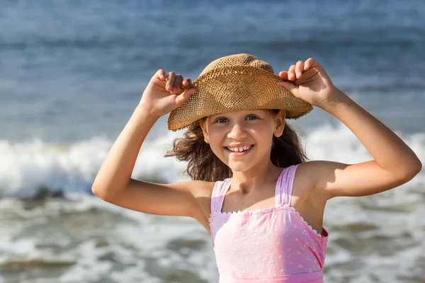 Portrait Happy Smile Girl Beach Hat Sea Background — Fotografia de Stock