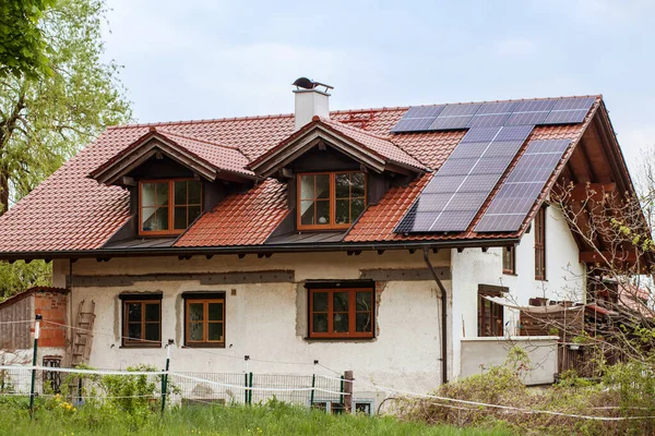 Panneaux Solaires Sur Toit Maison Campagne Vieille Maison Avec Station — Photo