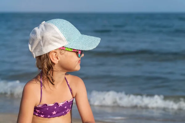 Děti Užívají Výhled Moře Šťastné Dítě Při Pohledu Moře Side — Stock fotografie