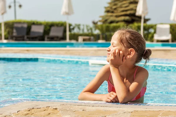 Bazén Pro Děti Sea Beach Opalující Dívka Rekreačním Bazénu Dítě — Stock fotografie