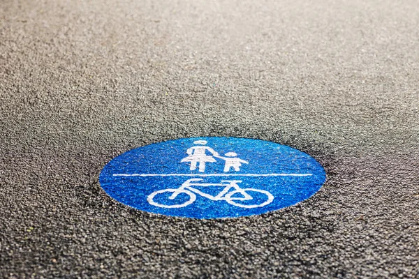Symbole Route Cyclable Sur Fond Bleu Signe Marche Femme Enfant — Photo