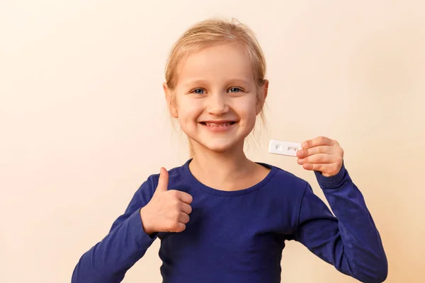 Covid Test Dzieci Wynik Negatywny Corona Covid Test Dziecka Jak — Zdjęcie stockowe